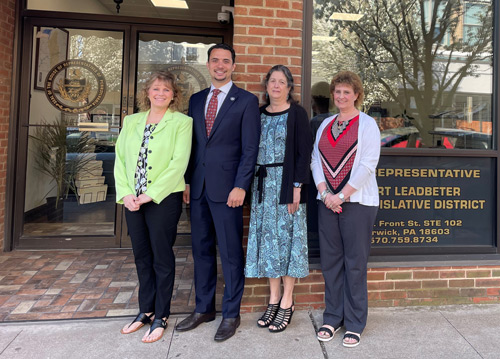Leadbeter Hosts District Office Grand Opening